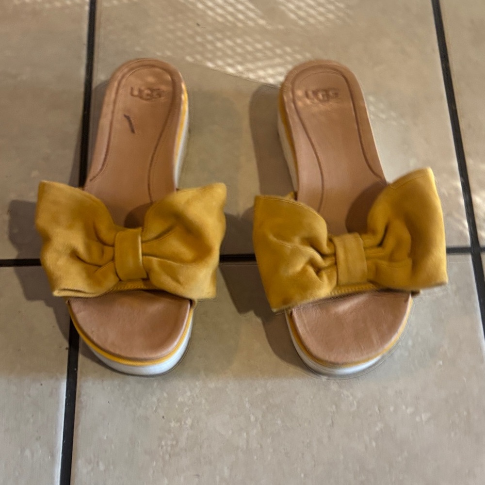 UGG Mustard Bow Slide Sandals